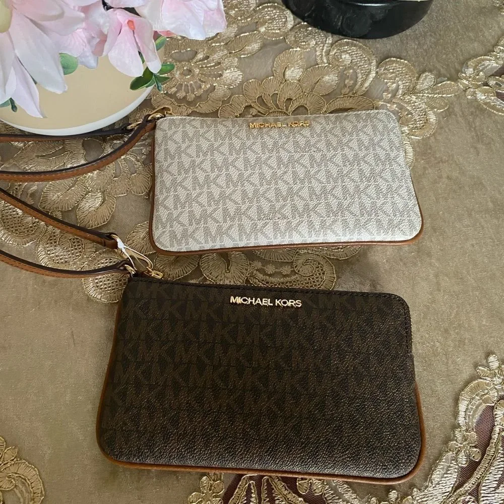 Michael Kors wristlet